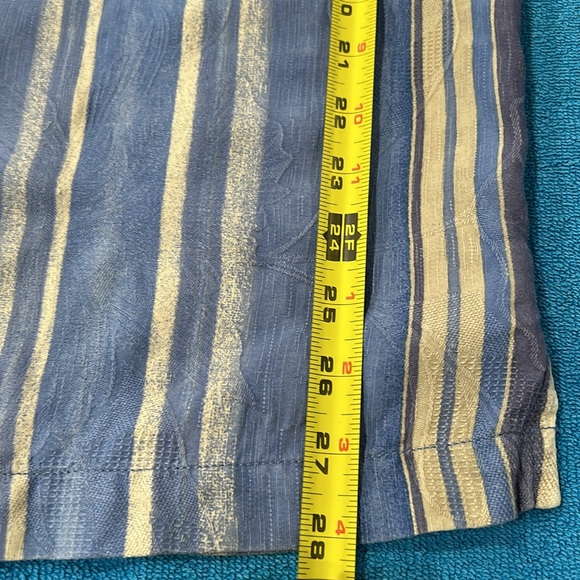 Tommy Bahama button down silk shirt in size medium - Picture 9 of 11